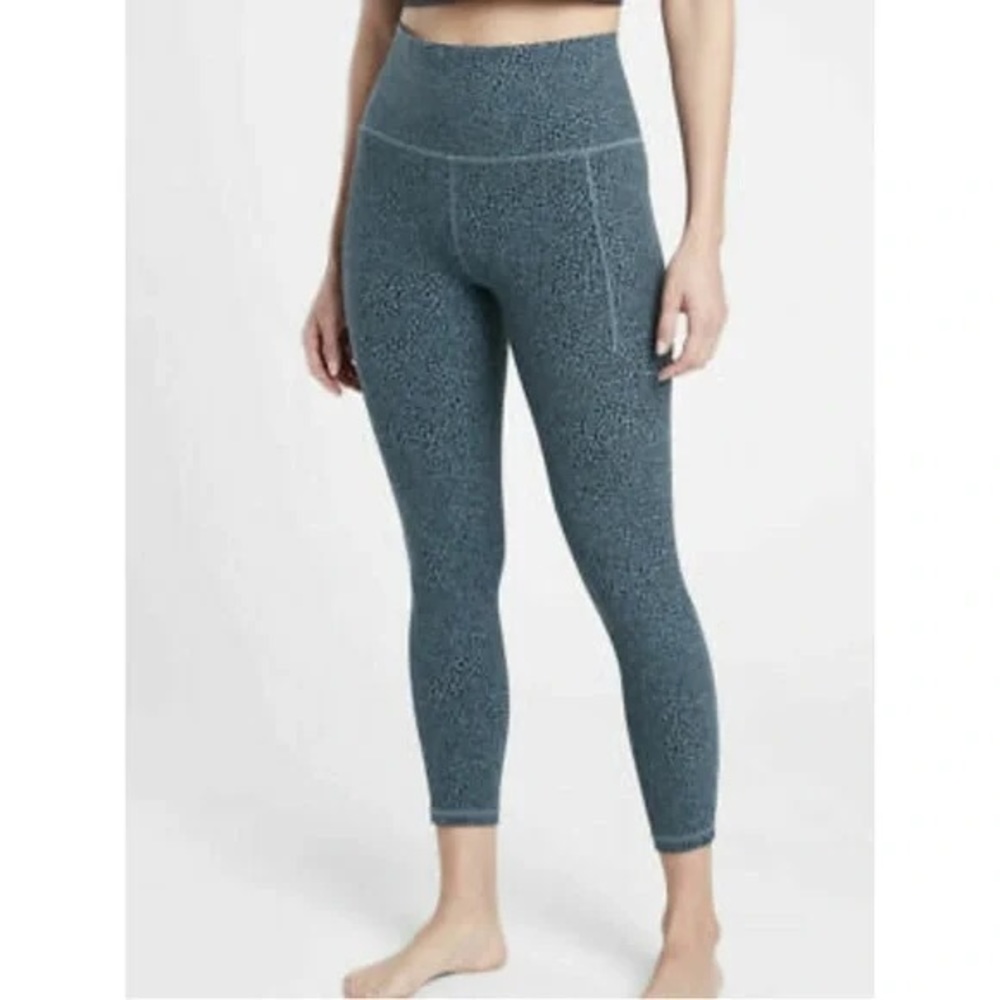 Athleta Salutation 7/8 legging with side pockets. Blue leopard print